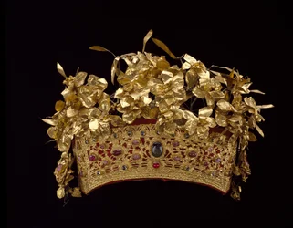Queen's Crown, Buleleng Regency, ca. 1890 (repousse gull, rubiner, safirer, diamanter og bladgull)