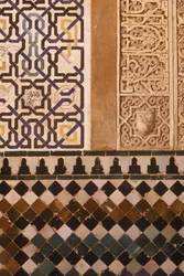 Detalj av flisdesignet på terrassen de Mexuar (keramikk)