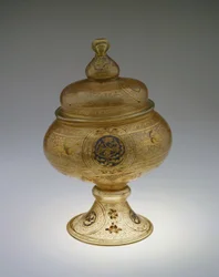 Fotskål med lokk, Mamluk-dynastiet (glass med forgylt og emaljert dekor)
