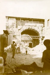 Avskaffelse av hus rundt Marcus Aurelius-buen, Tripoli, Libya, 4. oktober