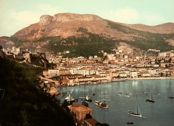 Utsikt over byen Monaco, vendt mot den homonyme bukten, i fyrstedømmet Monaco, i Frankrike