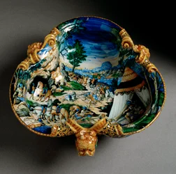Keramisk skål formet som et dekorert trekløver med en fremstilling av Hannibal under kryssingen av Alpene, produsert i Urbino i Fontana-verkstedet, Italia. Omkring 1550, Firenze, Museo Nazionale del Bargello