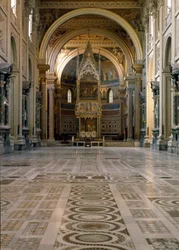 Gotisk kunst: utsikt over det pavelige alteret over Tabernaklet laget av Giovanni di Stefano rundt 1367 pryder tolv paneler dekorert med fresker av Barna da Siena (1300-tallet). 1367-1368. Basilica of St. John of Laterano (San Giovanni in Laterano)