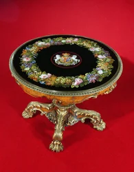 Mikromosaikkbord med Norfolk og Leveson-Gower våpenskjold, 1847 (tre, metall og mikromosaikk)