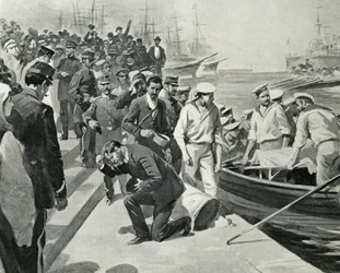 Mytteriet under det russiske slagskipet Potemkin som lander i havnen i Constanta i Romania, illustrasjon fra L#39;Illustrazione Italiana, 23. juli 1905.