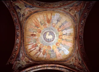 Mystisk lam omgitt av helgener og engler - Fresco