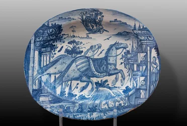 Tallerken dekorert med veddeløpshester og et våpenskjold, første halvdel av 1700-tallet (majolica)