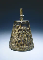 Pulverkolbe, ca. 1590 (forgylt messing over stoffdekket tre)