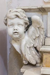 Sidevegg, sidealter, detalj av hodealterengel