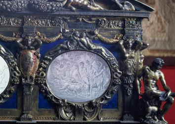 Farnese-kisten, detalj av ovalt innlegg som skildrer Bacchus-triumfen, av Sebastiano Sbarri (fl.1548-61) og Giovanni Bernardo da Castel Bolognese