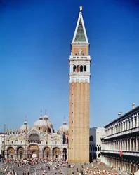 Utsikt over campanile og basilica di San Marco