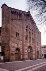 Utsikt over fasaden til kirken St Michele Maggiore