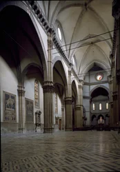 Utsikt over det indre av katedralen i Firenze (Duomo Santa Maria del Fiore). 1300-1400-tallet, Firenze, Italia