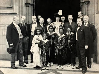 Afrikanske pygmeer ved House of Commons, London, 29. juni 1905 (gelatinsølvtrykk)