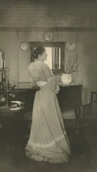 Kameraarbeid: Portrett av fru C., 1907.