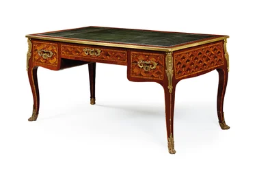 Sent Louis XV byråplate, tredje kvartal av 1700-tallet (ormolu-montert tulipanved, amaranth, lær og parkett)