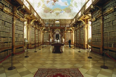 Utsikt over biblioteket til Melk Abbey realisert på et prosjekt av Jakob Prandtauer (1660-1726). Tidlig på 1700-tallet. Østerrike