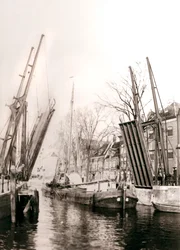 Kanalbro og båter, Dordrecht, Nederland, 1898.
