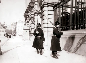 Vakter patruljerer, Brussel, 1898.