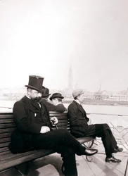 Passasjerer på en ferge, Rotterdam, 1898.