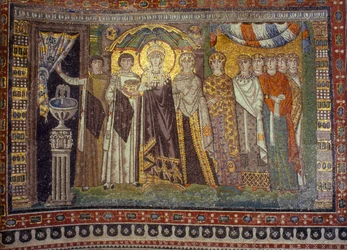 Mosaikker viser keiserinne Theodora flankert av sine tjenere. San Vitale-kirken, Ravenna, Italia.