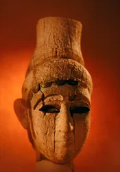 Denne ugarittiske skulpturen har et portrett av et hode, men kjønn og klasse er fortsatt ukjent. Damaskus, Syria.