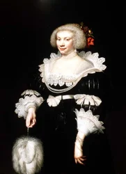 Portrett av en dame i svart kjole med blondekrage og mansjetter
