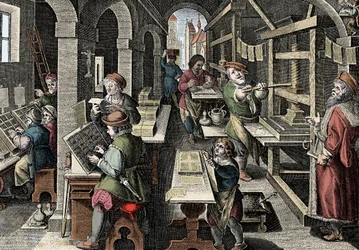 Trykkeri, ca. 1600 - Holland. Trykking: til venstre bruker setterne løse typer; de ulike fasene i trykkforberedelsen overvåkes av en boktrykkermester - gravering fra «Nova Reperta» av Giovanni Stradano (Jan van der Straet)