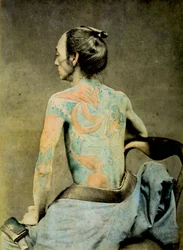 Japansk mann med tradisjonelle Irezumi-tatoveringer, ca. 1890 (håndfarget albumbilde)