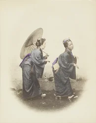Japanske kvinner i tradisjonell kjole (håndfarget s/hv-bilde)