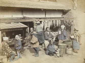 Markedsplass i Japan (håndfarget s/hv-bilde)