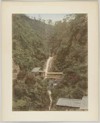 Meraki-fossen, Kobe, Japan (håndfarget svart/hvitt-bilde)