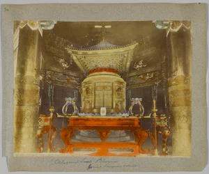 Octagonal Tomb of the 2nd Shogun, Shiba Park, Tokyo, Japan (håndfarget svart/hvitt-bilde)