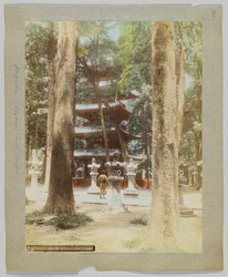 Pagoda i Uyeno Park, Tokyo, Japan (håndfarget svart/hvitt-bilde)