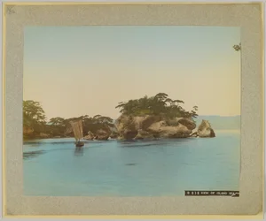 Utsikt over øyer, Japan (håndfarget svart/hvitt-bilde)