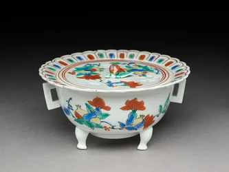 Koro-skål med flatt lokk, Kakiemon-relatert utstyr, 1680-1700 (keramikk med emaljeoverglasur)