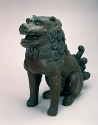 Shishi (Guardian Lion or Dog) (tre med lakk)