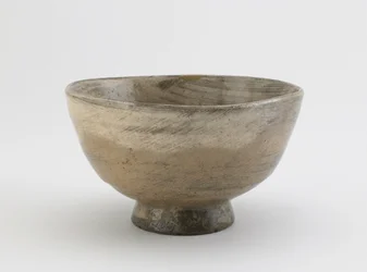 Tebolle, Fukuoka prefektur, Edo-perioden (steintøy med børstet slip under tre-askeglasur)