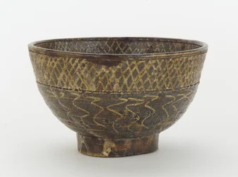 Tebolle med innskåret dekor, Tsushima-øya, Nagasaki prefektur, Edo-perioden (keramikk)