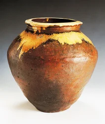 Vase produsert av Echizen fabrikk