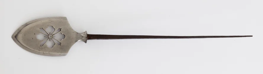 Yanone (pilspiss) av flat type (hirane) med gjennomboret Hanabishi-design (stål)