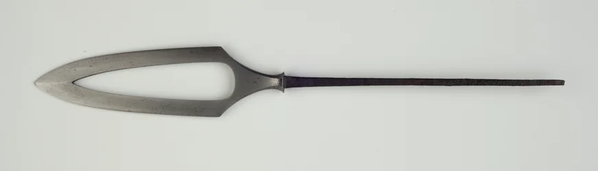 Yanone (pilspiss) av flat type (hirane) med gjennomhullet design (stål)