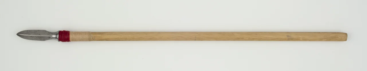 Yanone (pilspiss), med togari-ya (spiss hode) av typen yanagi-ha ('pilblad') (stål)