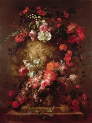 Blomster rundt en stor urne