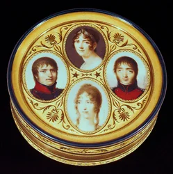 Bonbonniere med portretter av Eugene (1781-1824) Hortense (1783-1837) og Josephine Beauharnais (1763-1814) og Louis Bonaparte (1778-1846) (gull, elfenben og emalje)