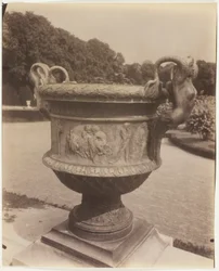 Versailles, vase av Ballin