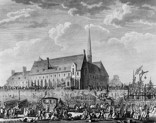 Fransk revolusjon: Kong Louis XVI ankommer med familien sin (Marie Antoinette, delfinen Louis Charles av Frankrike eller Louis XVII og Marie Therese kjent som "Madame Royale") til Paris 6. oktober