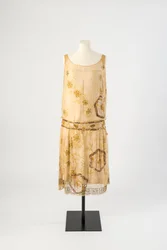 Gul silke chiffon aftenkjole brodert med gul floss silke, paljetter, bugle perler og gule briljanter, ca. 1926 (silke chiffon)