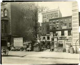 28th St between Broadway and Fifth Avenue, ca. 1905-18 (foto av gelatinsølv)