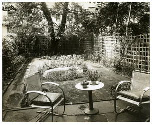 Garden of Mrs W H Wells 265 W 11th, Greenwich Village, New York, USA, ca. 1936-37 (foto av gelatinsølv)